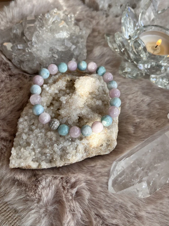 Larimar s Kunzitem